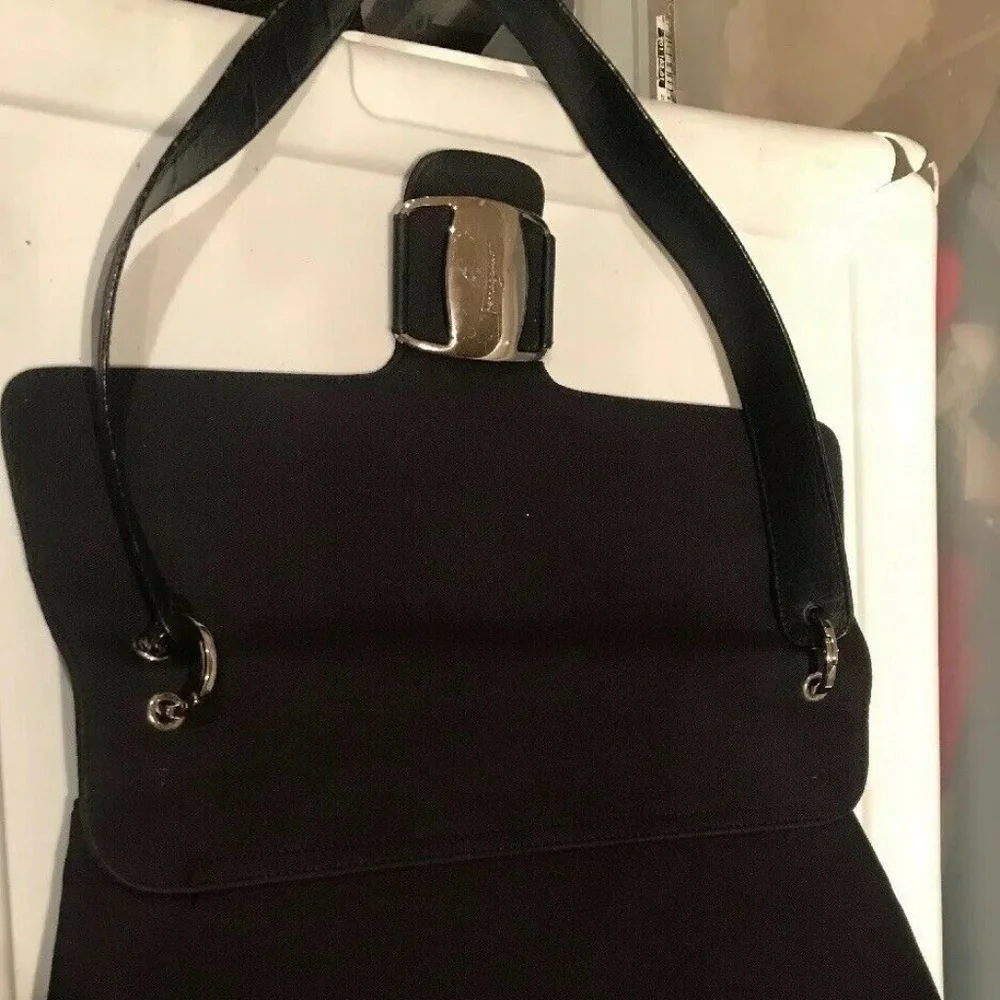 Salvatore Ferragamo Vara Black Shoulder Bag